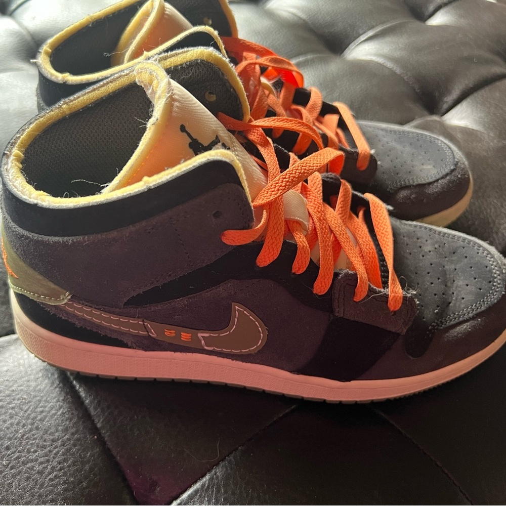 Boys Jordan AJ 1 Mid SE Craft size 7